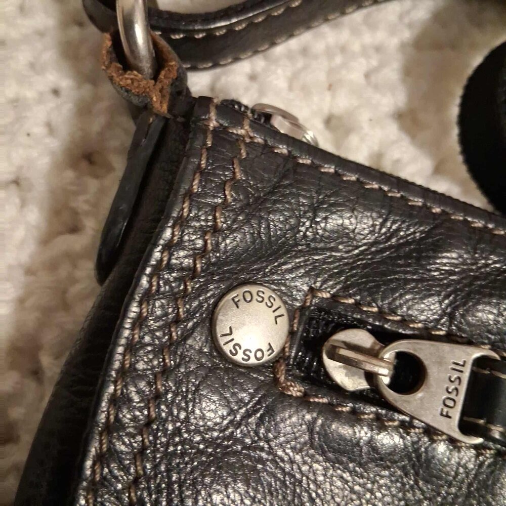 FOSSIL BLACK CROSSBODY - Picture 3 of 8